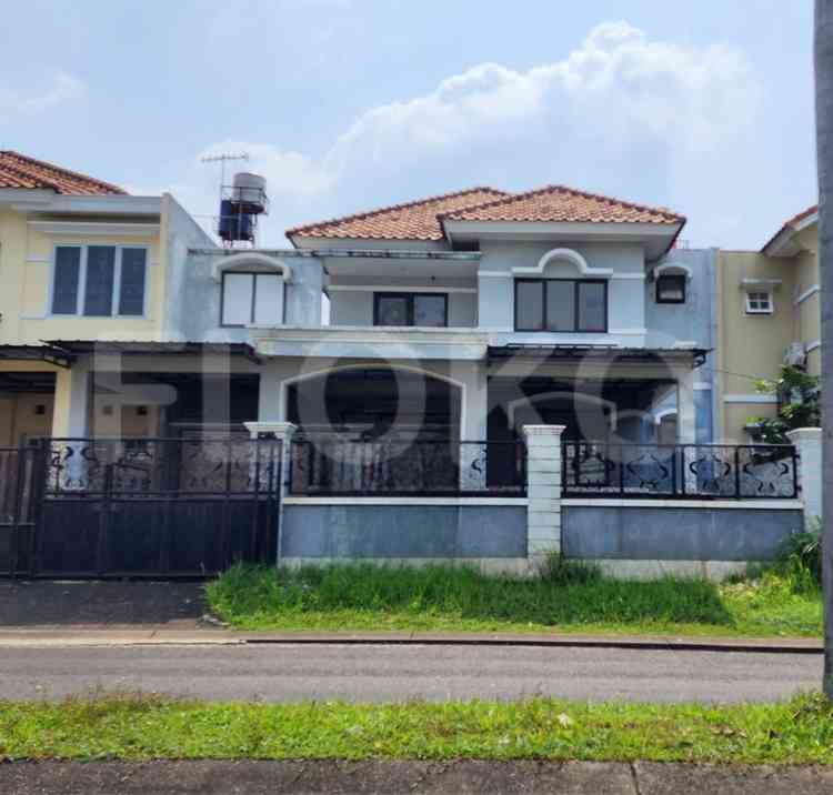 Disewakan Rumah 3 BR, Luas 320 m2 di Legenda Wisata, Cibubur 1