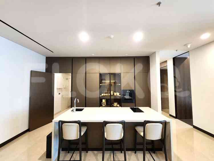 Dijual Apartemen 3 BR, Lantai 8, Luas 210 m2 di Gandaria 4