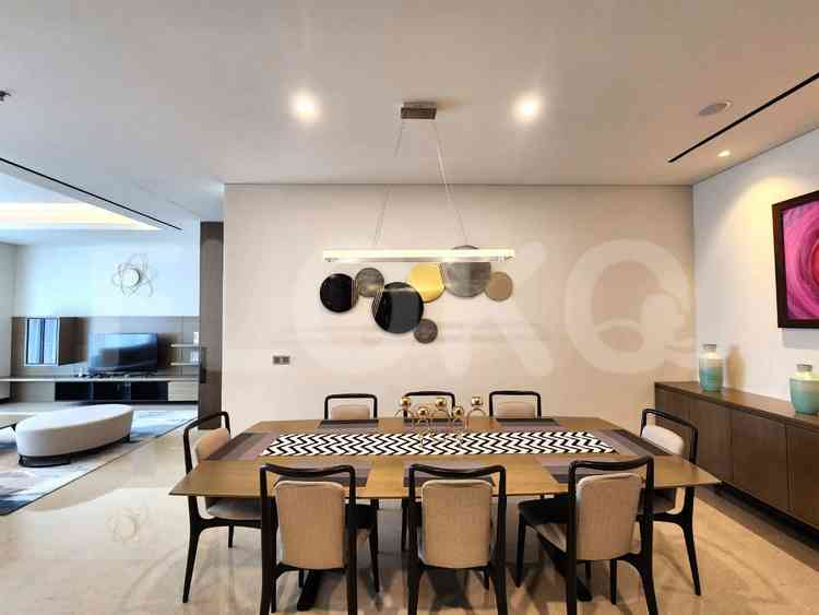 210 sqm, 8th floor, 3 BR apartment for sale in Gandaria 8