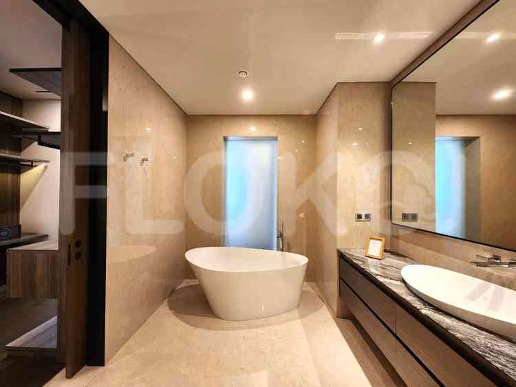 210 sqm, 8th floor, 3 BR apartment for sale in Gandaria 16