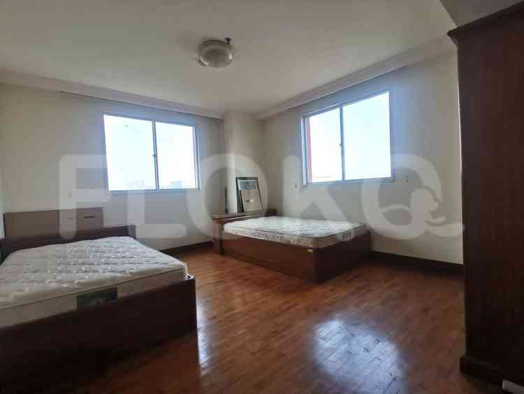 190 sqm, 9th floor, 3 BR apartment for sale in Kebayoran Lama 6