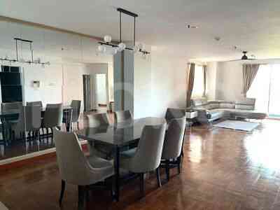 200 sqm, 2nd floor, 3 BR apartment for sale in Kebayoran Lama 1