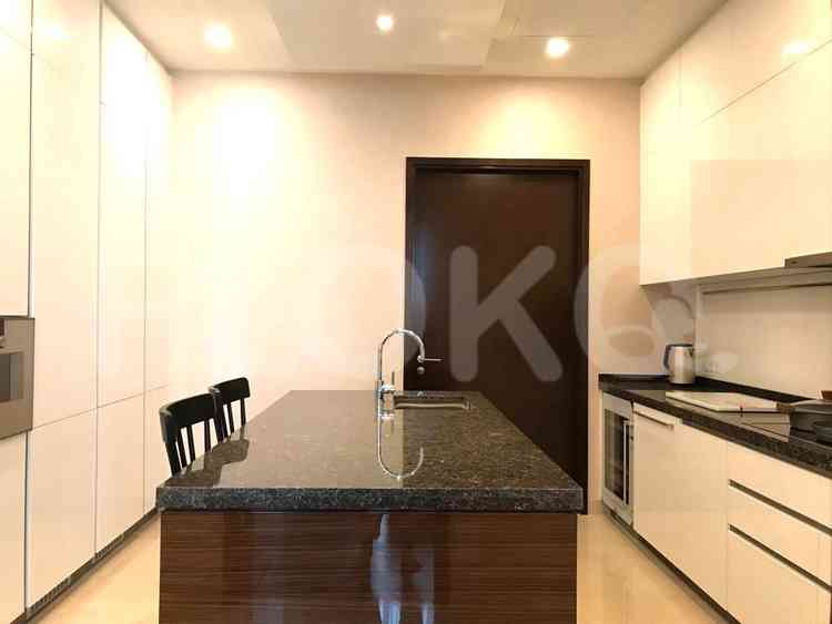 Dijual Apartemen 3 BR, Lantai 10, Luas 217 m2 di Sudirman 6