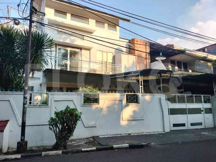 320 sqm, 5 BR house for rent in Kebon Jeruk Baru, Kebon Jeruk 1