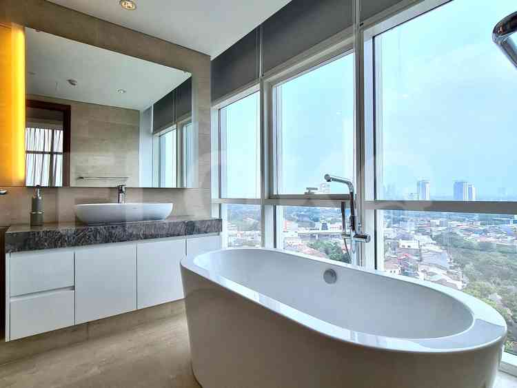 169 sqm, 29th floor, 3 BR apartment for sale in Gandaria 1