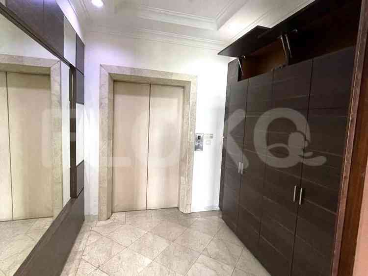 340 sqm, 15th floor, 4 BR apartment for sale in Grogol 3