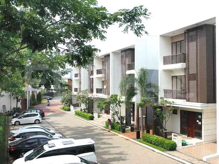 Disewakan Rumah 3 BR, Luas 111 m2 di Vanya Park, BSD 1