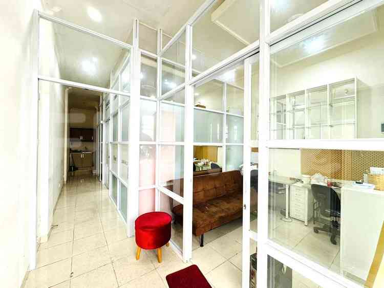 Dijual Ruko Luas 238 m2 di Jl. Prof Dr. Soepomo, Tebet 6