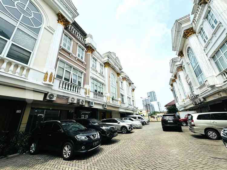 Dijual Ruko Luas 238 m2 di Jl. Prof Dr. Soepomo, Tebet 2