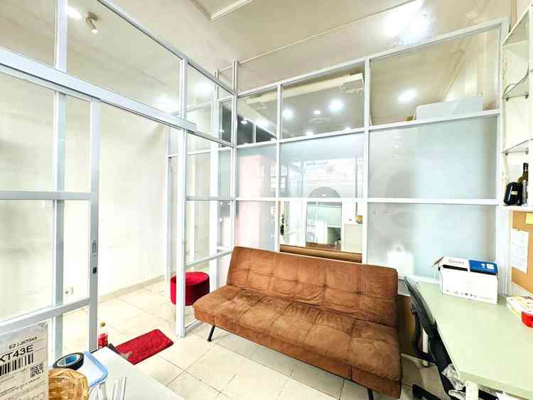 Dijual Ruko Luas 238 m2 di Jl. Prof Dr. Soepomo, Tebet 3