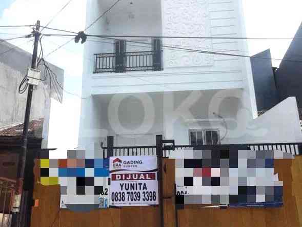 Dijual Rumah 4 BR, Luas 1 m2 di Jl. Gading Indah, Kelapa Gading 5