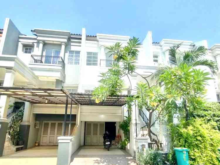 180 sqm, 4 BR house for rent in Jl. Gading Grande, Kelapa Gading 1