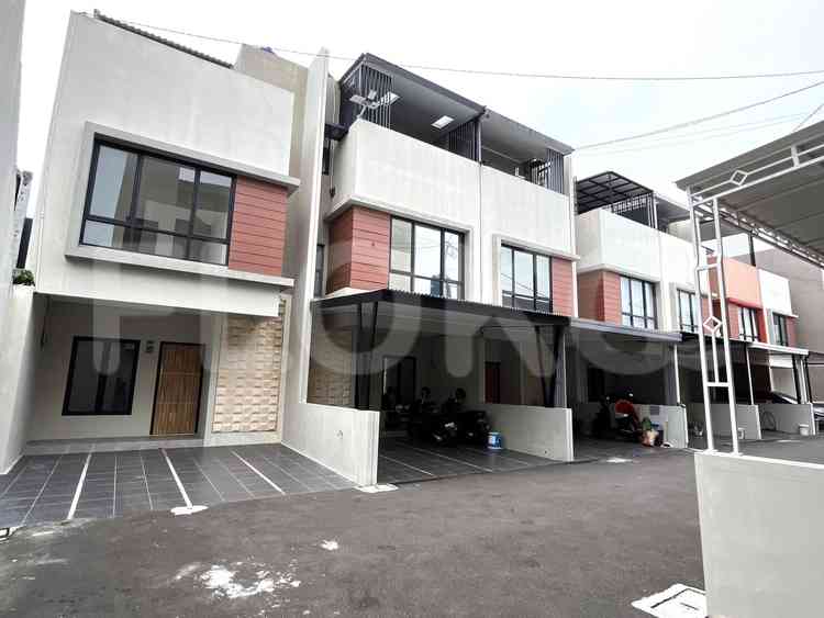 Dijual Rumah 3 BR, Luas 110 m2 di Cawang, Cawang 2