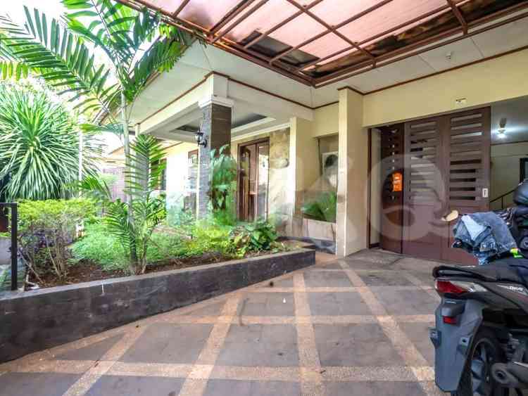 Disewakan Rumah 5 BR, Luas 700 m2 di Jalan Terusan Hang Lekir, Grogol 7