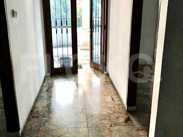 Dijual Rumah 5 BR, Luas 300 m2 di Ciragil, SCBD 6