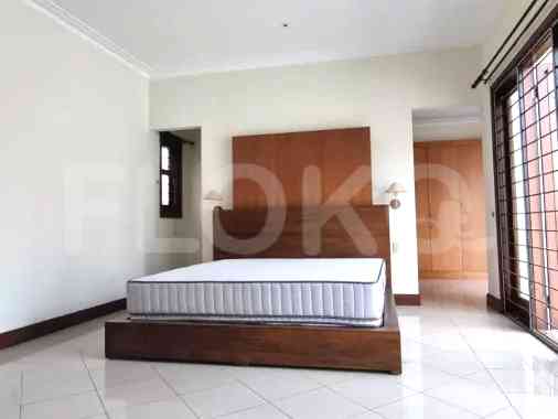 Disewakan Rumah 5 BR, Luas 650 m2 di Jl. Denpasar, Mega Kuningan 11