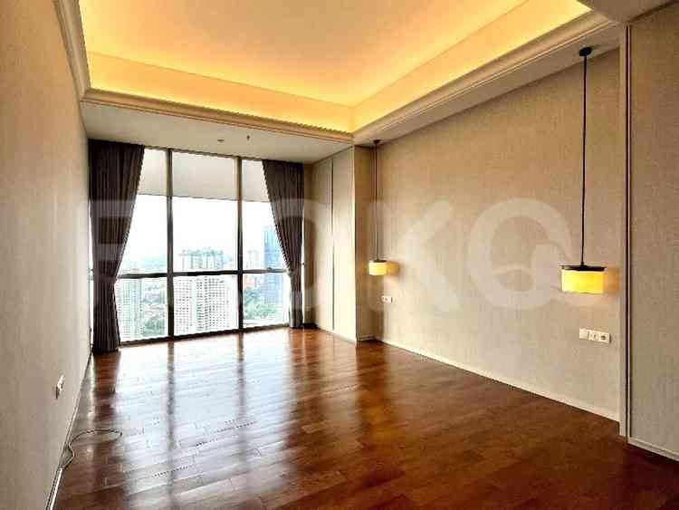 363 sqm, 37th floor, 4 BR apartment for sale in Sudirman 7