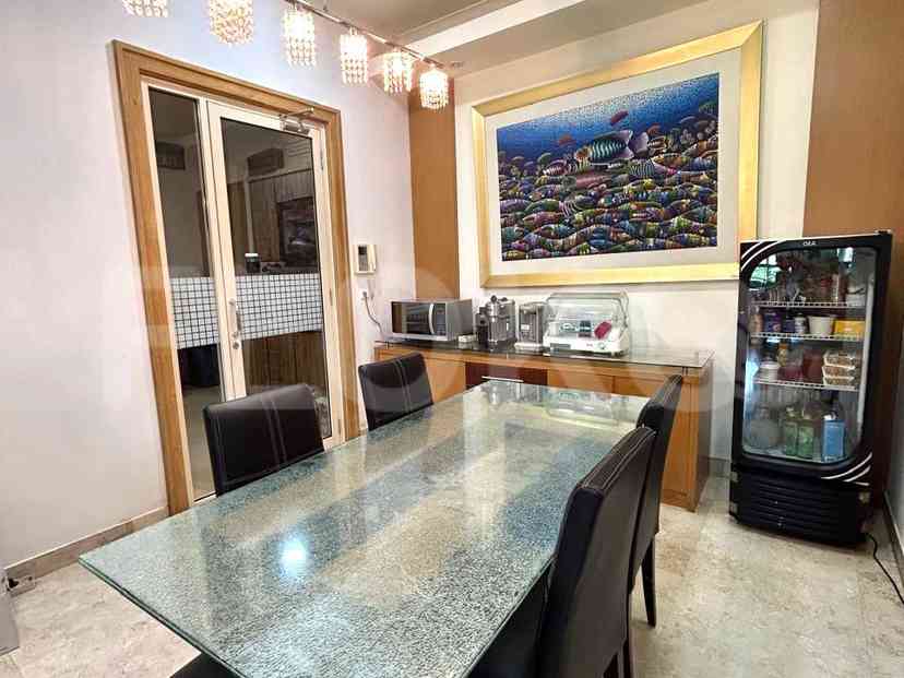 160 sqm, 21st floor, 2 BR apartment for sale in Kebayoran Lama 5