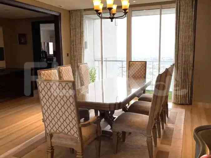 353 sqm, 22nd floor, 4 BR apartment for sale in Kebayoran Lama 2