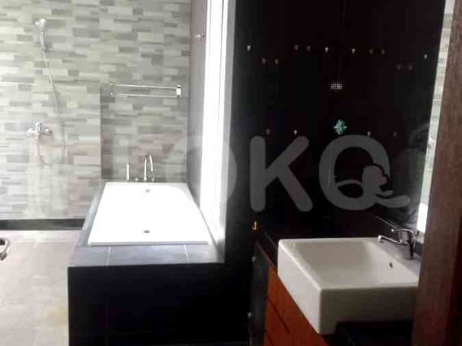 Disewakan Rumah 4 BR, Luas 400 m2 di jl. Jaya Mandala, Mega Kuningan 6