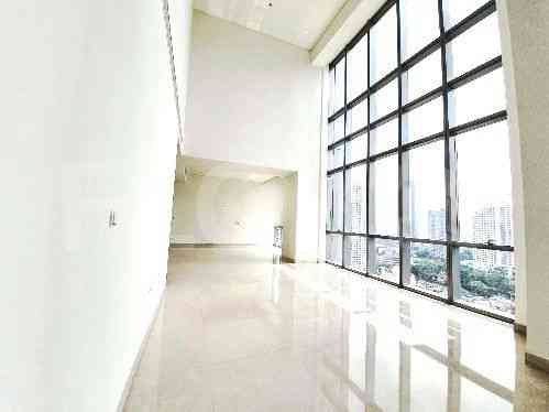 363 sqm, 18th floor, 4 BR apartment for sale in Sudirman 2