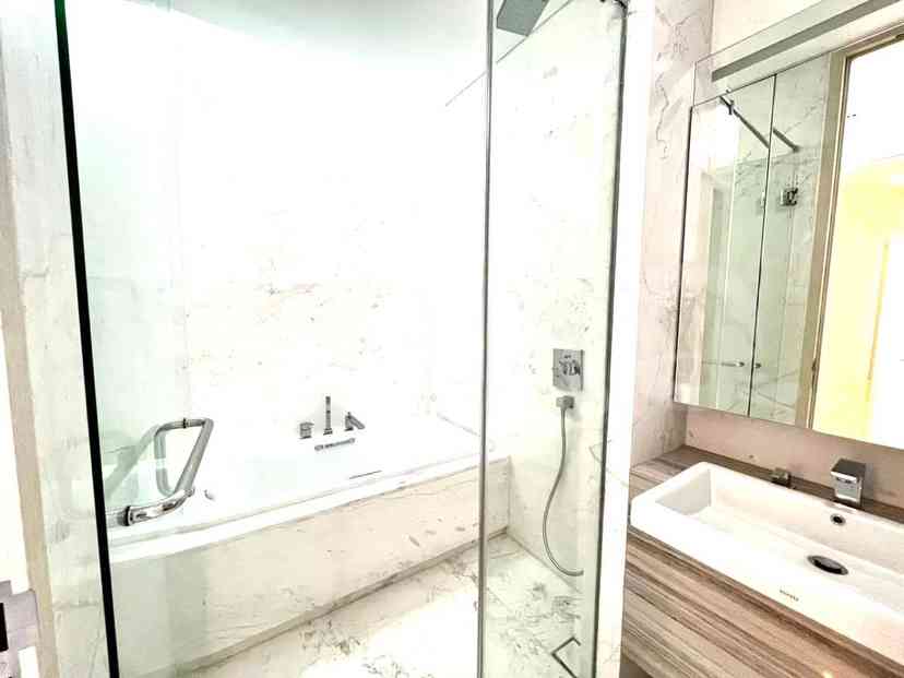 176 sqm, 25th floor, 3 BR apartment for sale in TB Simatupang 1