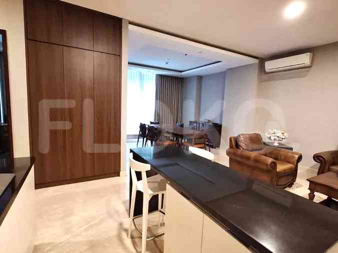 146 sqm, 2nd floor, 3 BR apartment for sale in Senayan 5