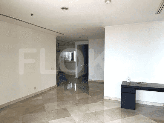 175 sqm, 17th floor, 3 BR apartment for sale in Teuku Nyak Arief 2