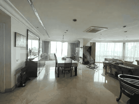 228 sqm, 5th floor, 4 BR apartment for sale in Teuku Nyak Arief 4