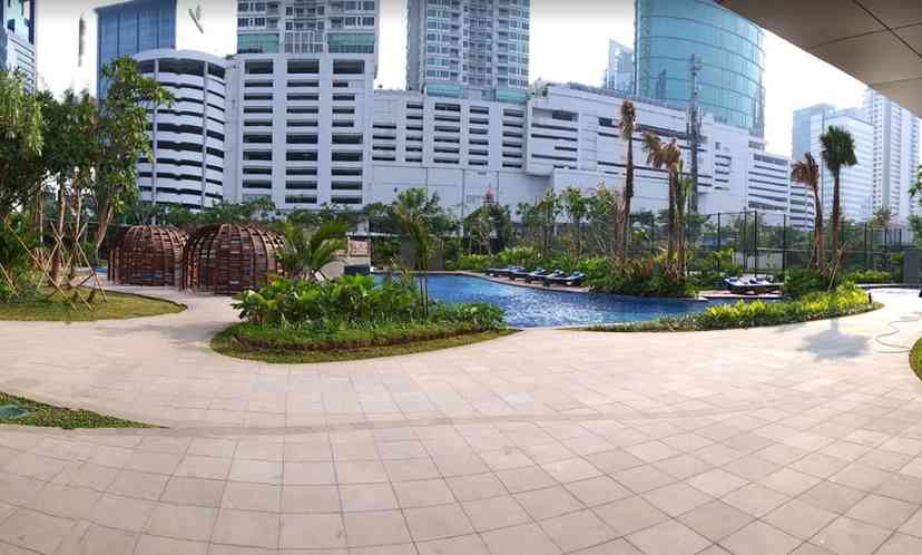 kolam renang South Hills Apartemen