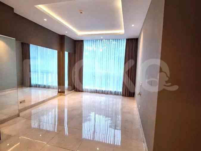 Dijual Apartemen 3 BR, Lantai 2, Luas 146 m2 di Senayan 1