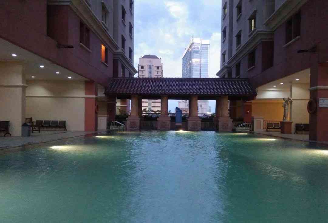 Swimming pool Mediterania Gajah Mada Apartment