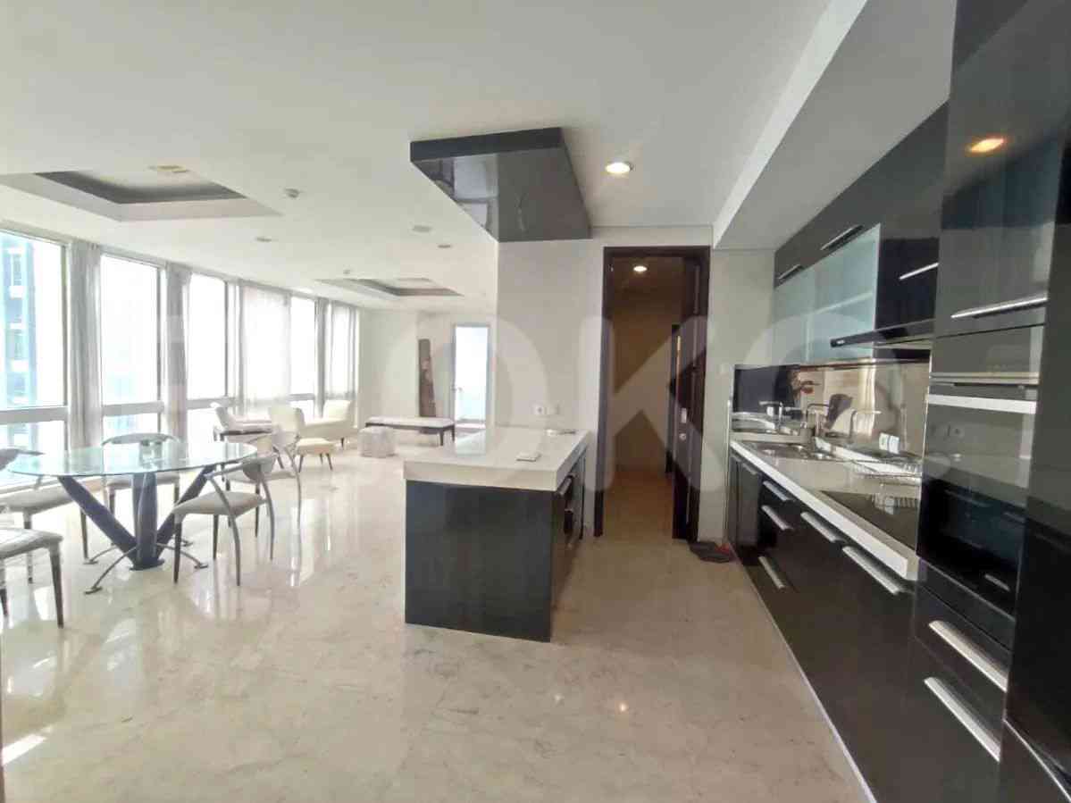 260 sqm, 41st floor, 3 BR apartment for sale in Setiabudi 1