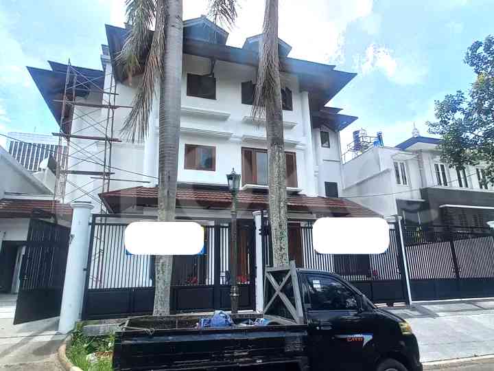 1509 sqm, 9 BR house for rent in Jl Patra Kuningan, Mega Kuningan 6