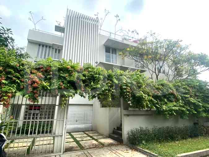 Disewakan Rumah 4 BR, Luas 400 m2 di Jl. Jaya Mandala, Mega Kuningan 8