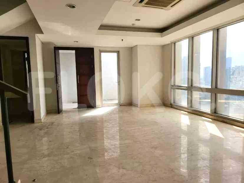 147 sqm, 1st floor, 3 BR apartment for sale in Setiabudi 1