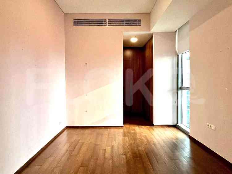 363 sqm, 37th floor, 4 BR apartment for sale in Sudirman 2