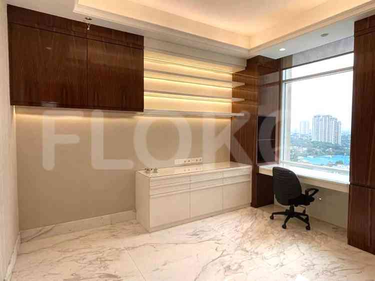 Dijual Apartemen 3 BR, Lantai 17, Luas 288 m2 di Simprug 15