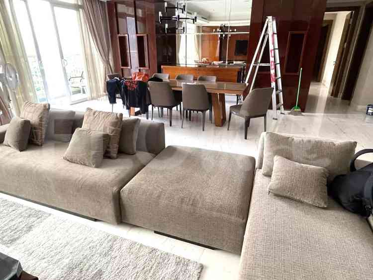 288 sqm, 17th floor, 3 BR apartment for sale in Simprug 13