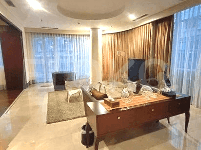 Dijual Apartemen 2 BR, Lantai 1, Luas 200 m2 di Gatot Subroto 2