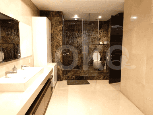 402 sqm, 15th floor, 4 BR apartment for sale in Kebayoran Lama 7