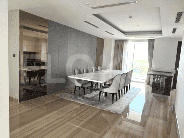 283 sqm, 6th floor, 3 BR apartment for sale in Kebayoran Lama 3