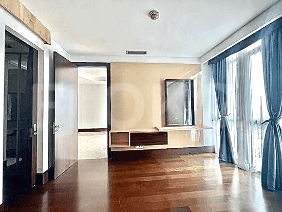 124 sqm, 3rd floor, 2 BR apartment for sale in Gatot Subroto 3