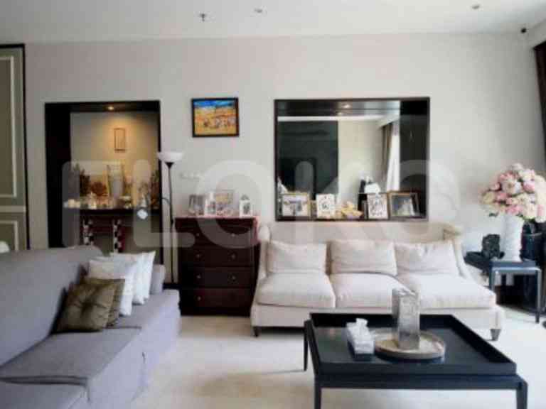 Dijual Apartemen 3 BR, Lantai 17, Luas 212 m2 di Gatot Subroto 3