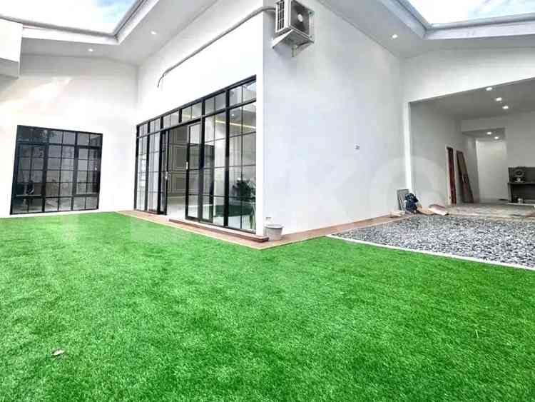 Dijual Rumah 5 BR, Luas 400 m2 di Jl. Wijaya Kusuma, Cilandak 10