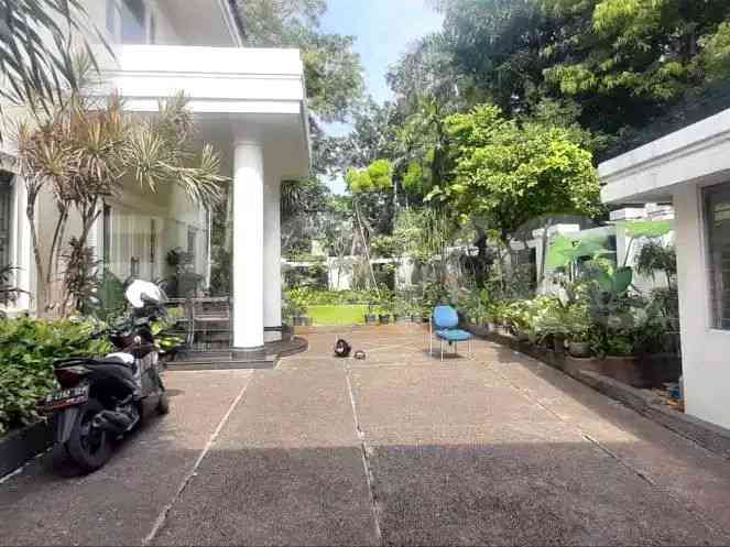 Dijual Rumah 4 BR, Luas 650 m2 di Jl. Wijaya V, Blok M 11