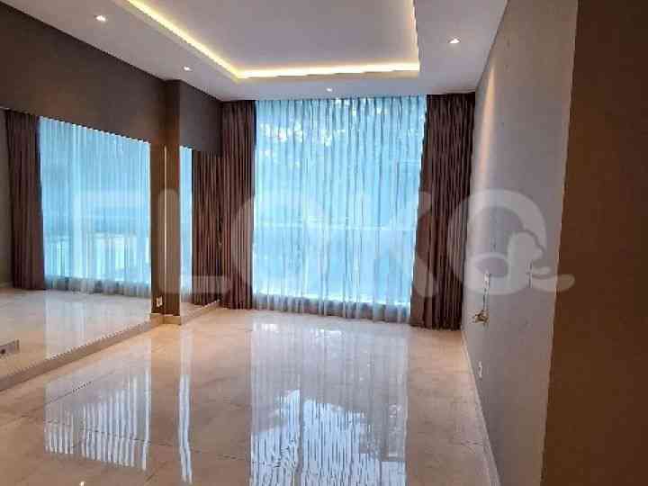 Dijual Apartemen 3 BR, Lantai 2, Luas 146 m2 di Senayan 2