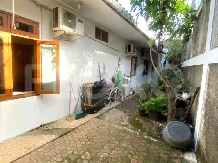 Dijual Rumah 4 BR, Luas 180 m2 di Jl. Persatuan Amal Mulia, Senayan 2