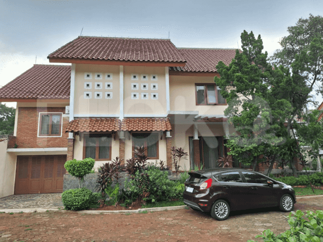 215 sqm, 3 BR house for rent in Lebak Bulus 1