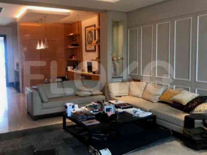 Dijual Apartemen 3 BR, Lantai 5, Luas 184 m2 di Gatot Subroto 3